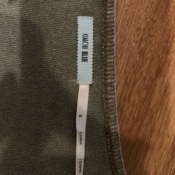 Urban Outfitters Crop - Picture 2 of 5